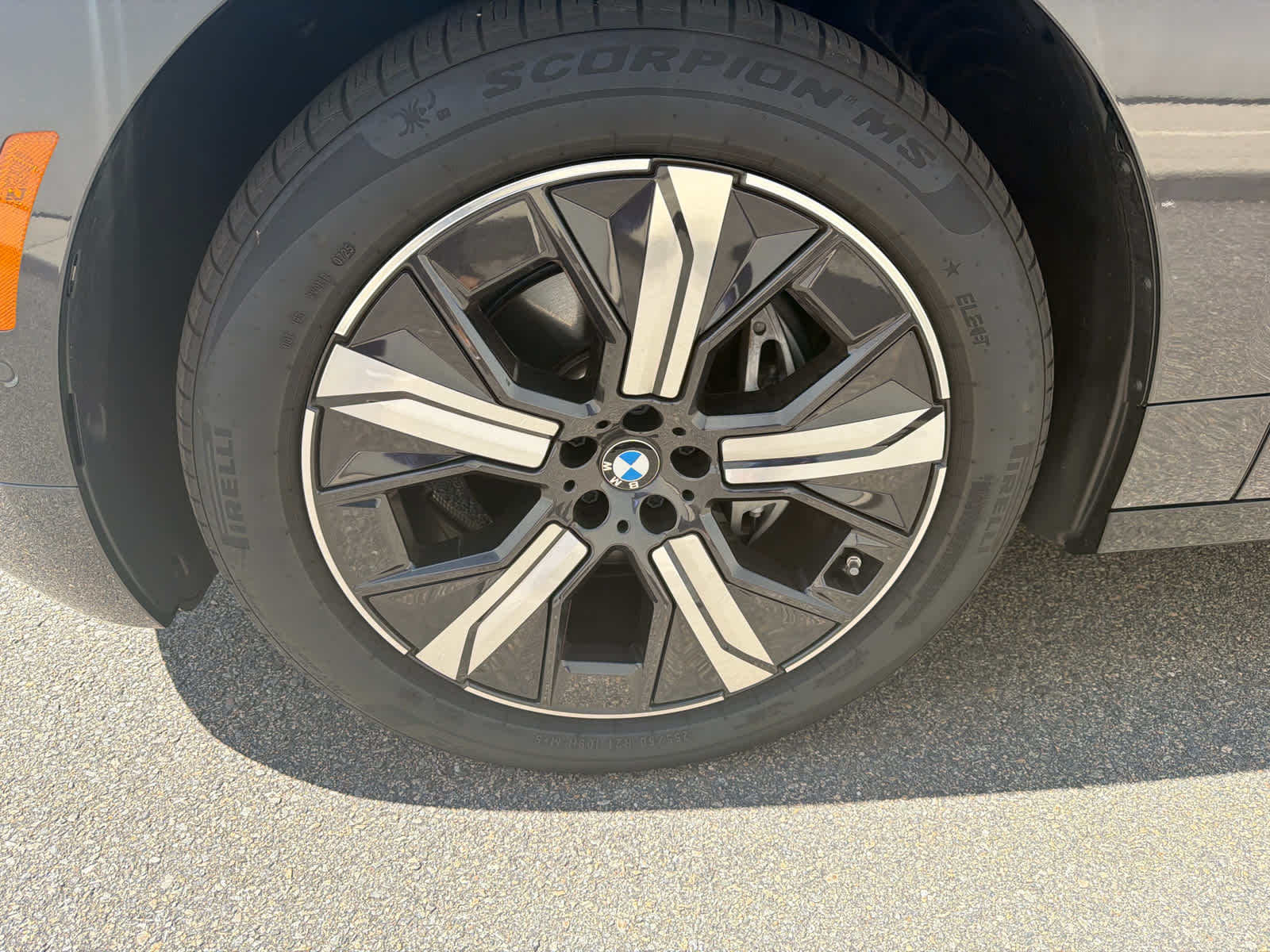 2026 BMW iX 45 - Photo 5