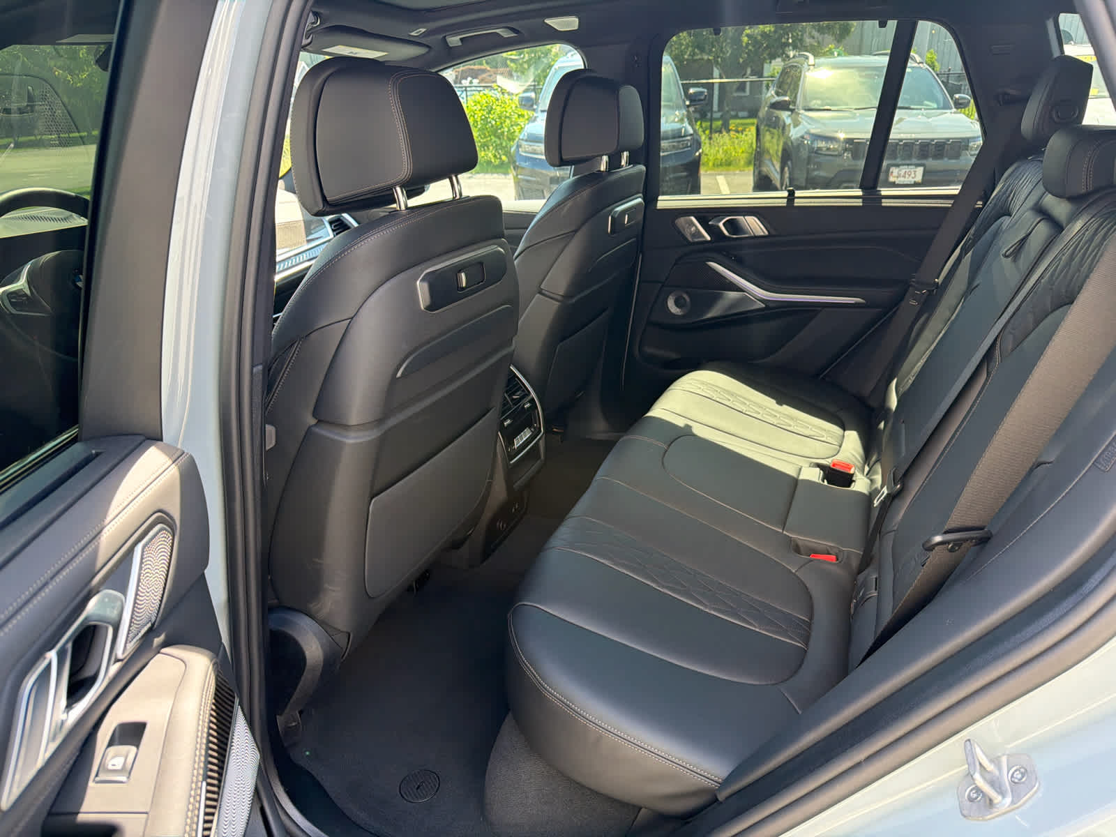 2026 BMW X5 M60i - Photo 6