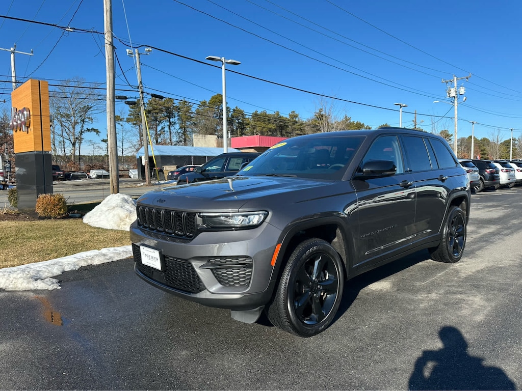 Used 2023 Jeep Grand Cherokee Altitude SUV
