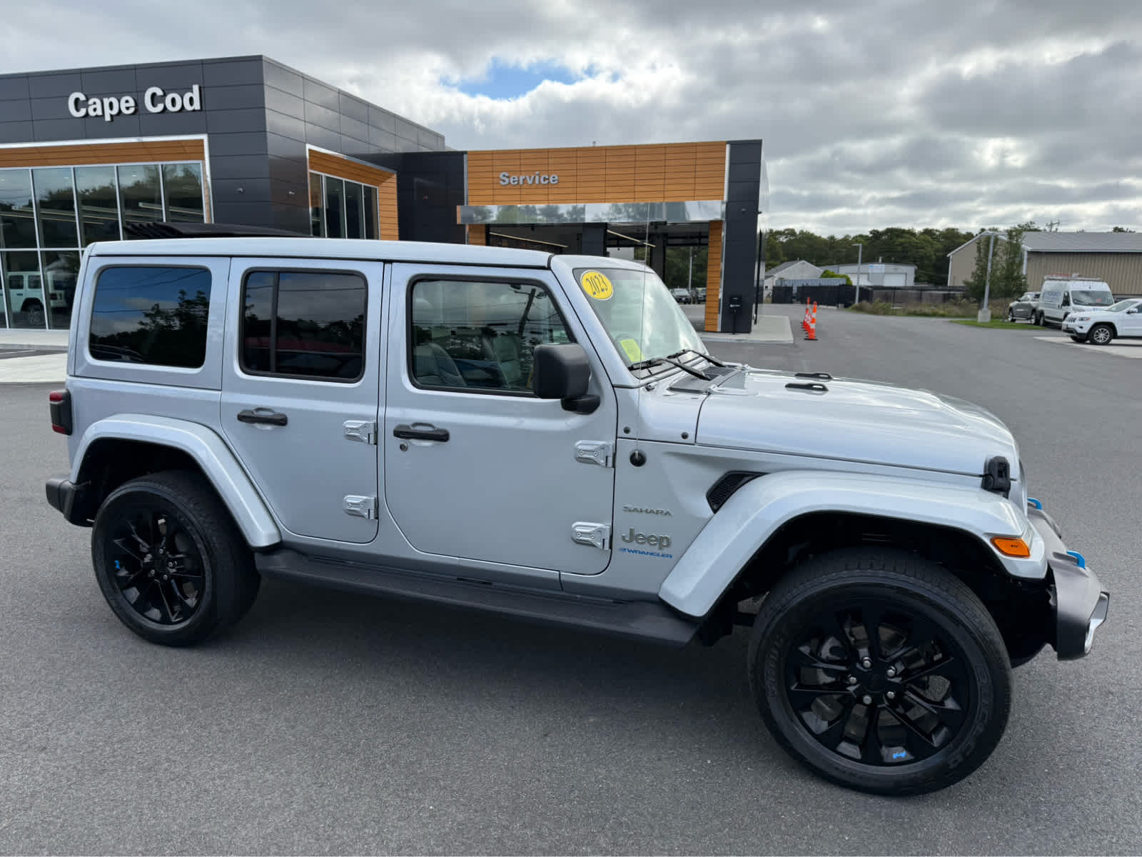 2023 Jeep Wrangler 4xe Sahara photo 2