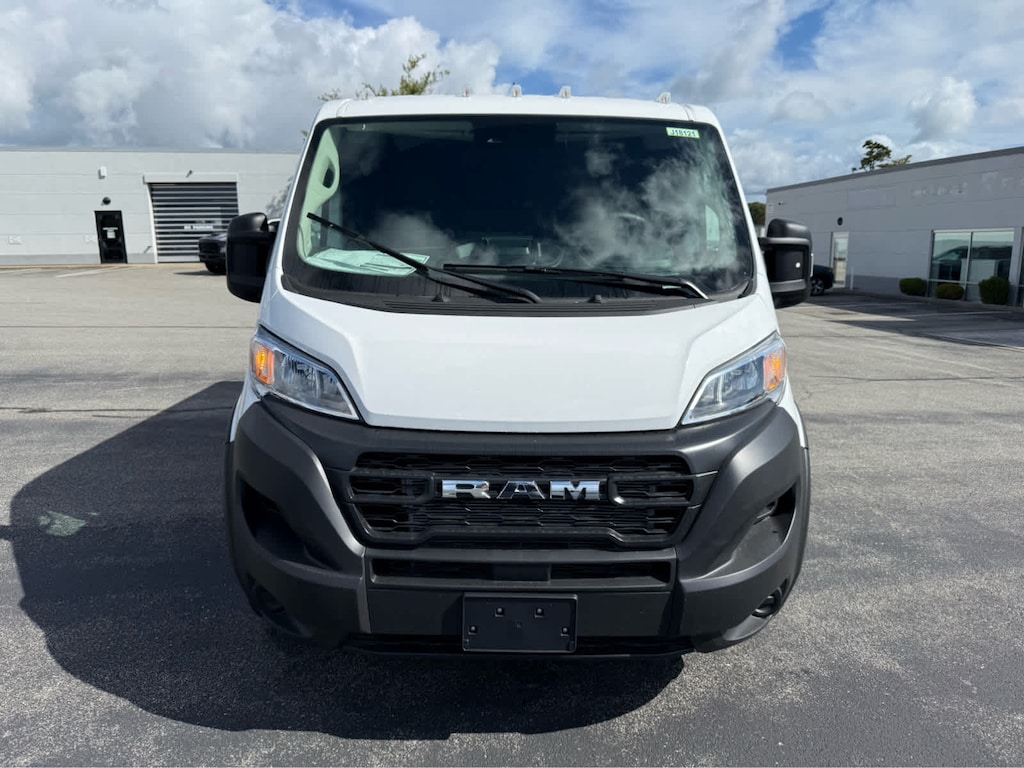 New 2025 Ram ProMaster PROMASTER 1500 TRADESMAN CARGO VAN LOW ROOF 136' W Cargo Van