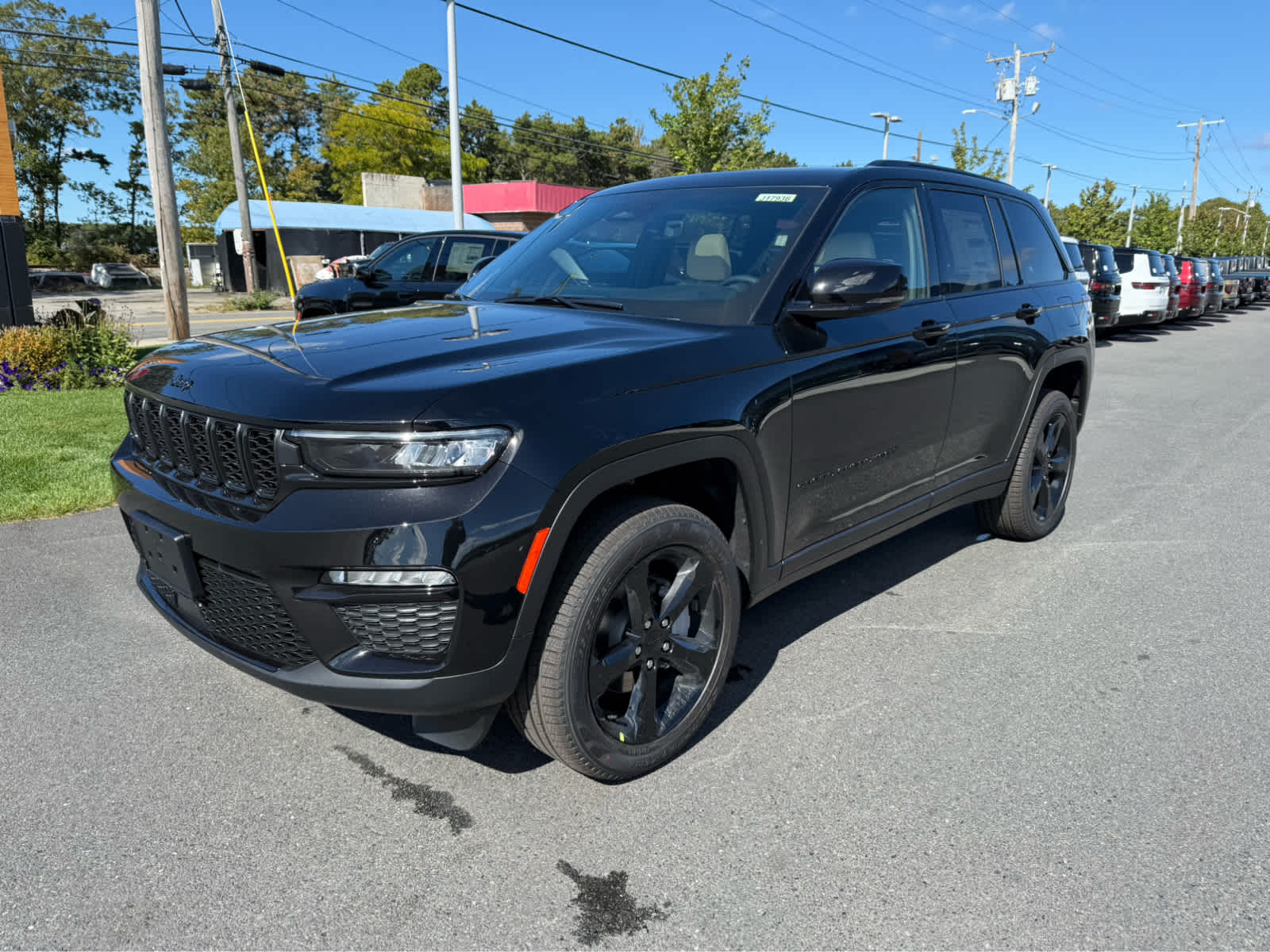 2025 Jeep Grand Cherokee Limited photo 3