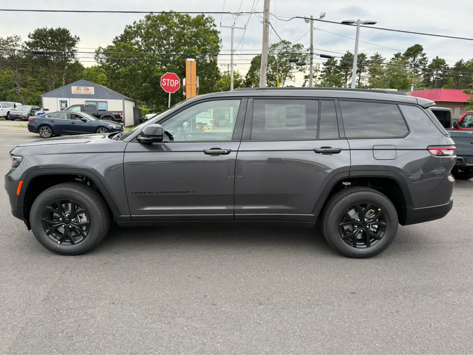 2025 Jeep Grand Cherokee Altitude photo 4