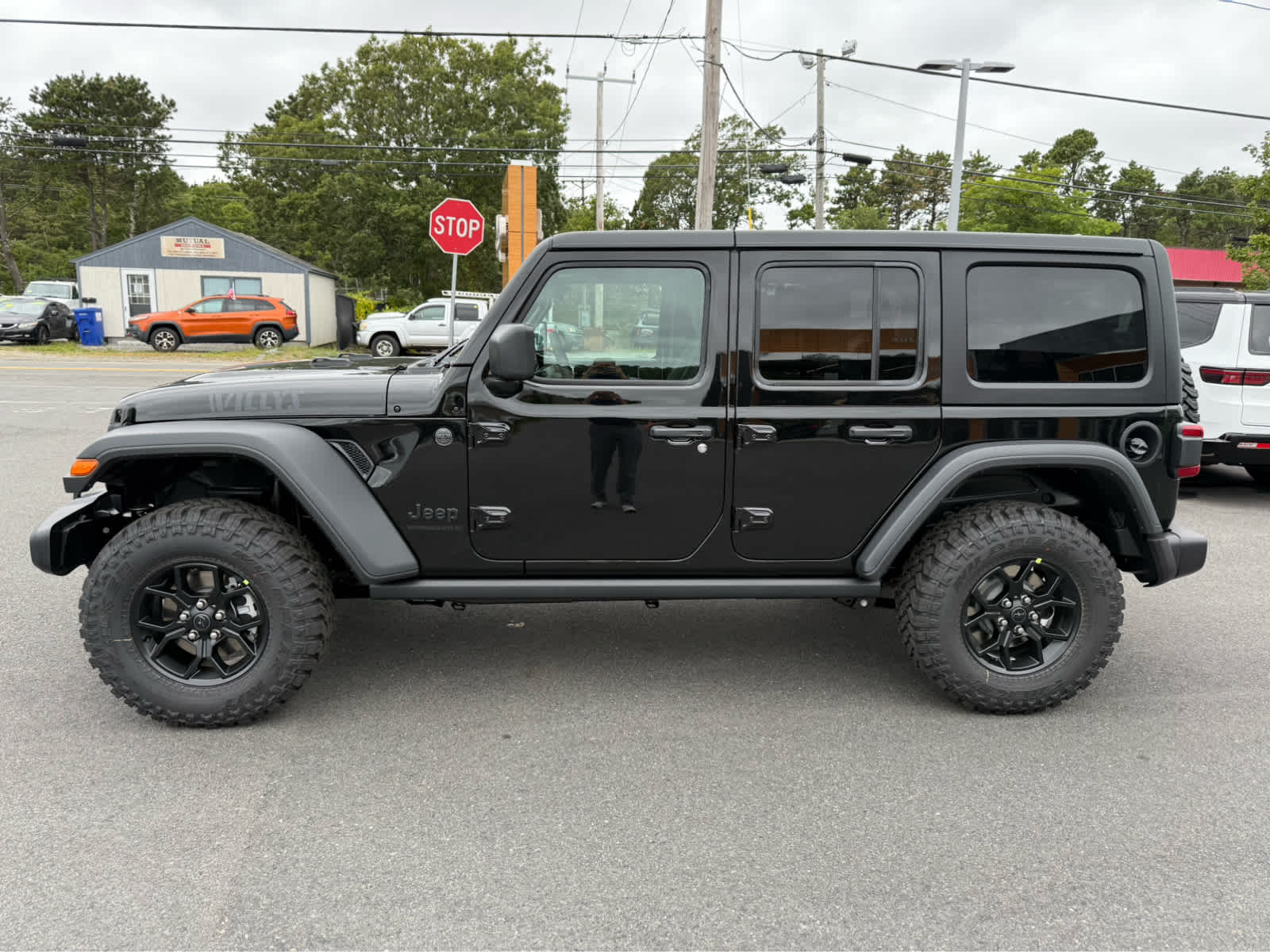 2025 Jeep Wrangler Willys photo 4