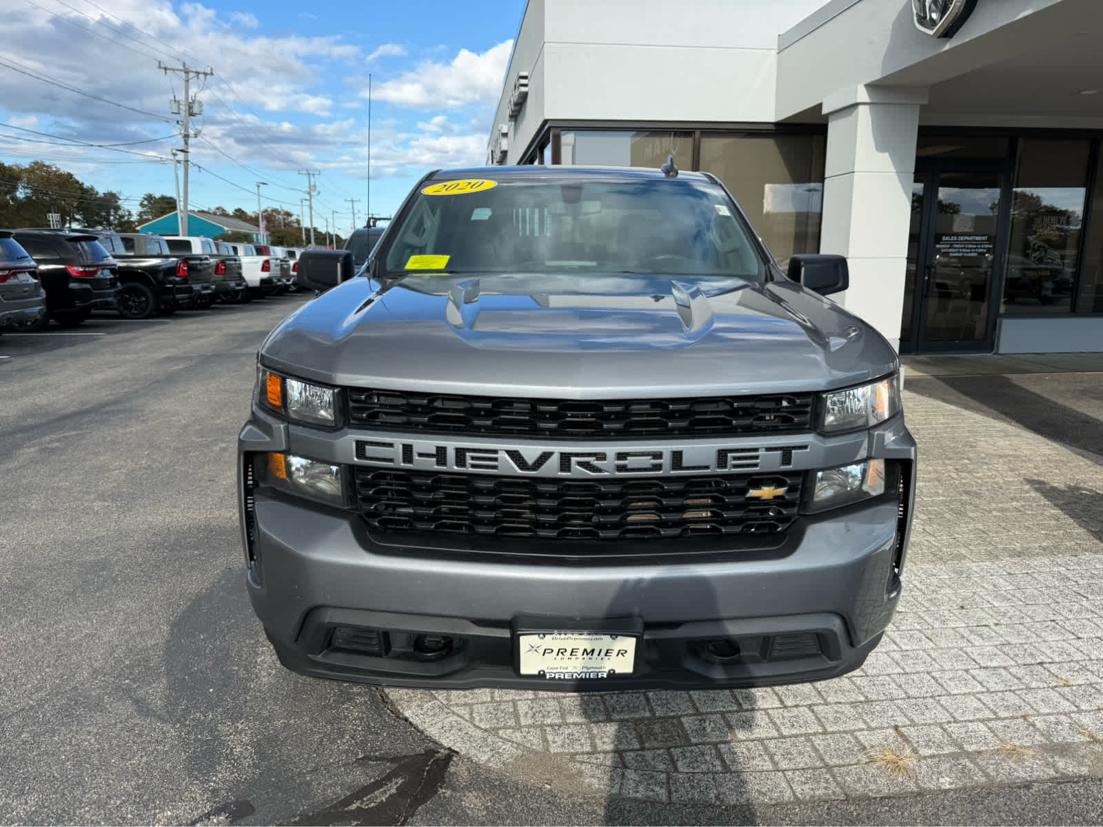 2020 Chevrolet Silverado 1500 Custom photo 2