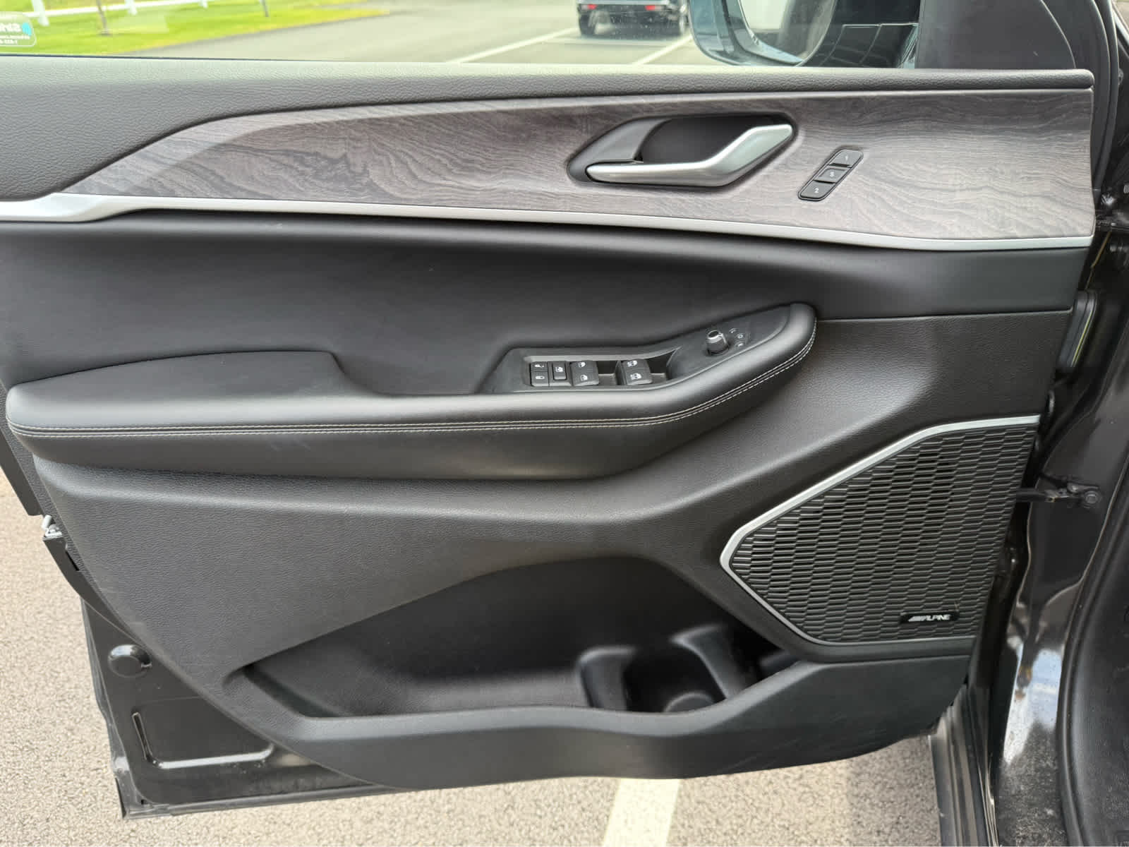 2024 Jeep Cherokee Limited 4xe photo 3