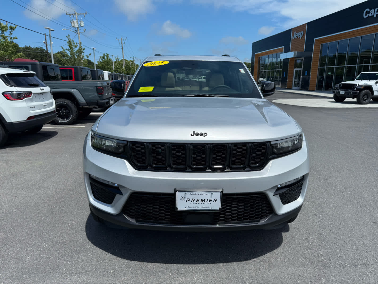 2025 Jeep Grand Cherokee Limited photo 2
