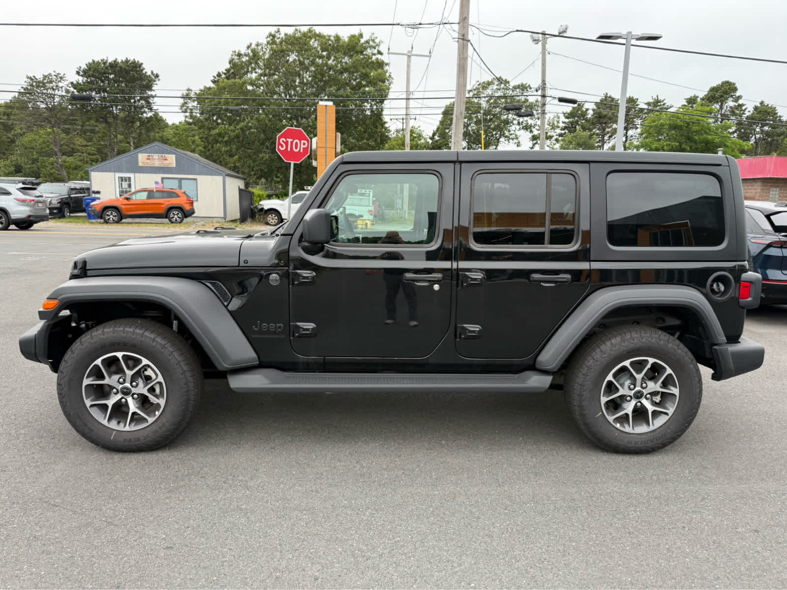 2025 Jeep Wrangler Sport S photo 3