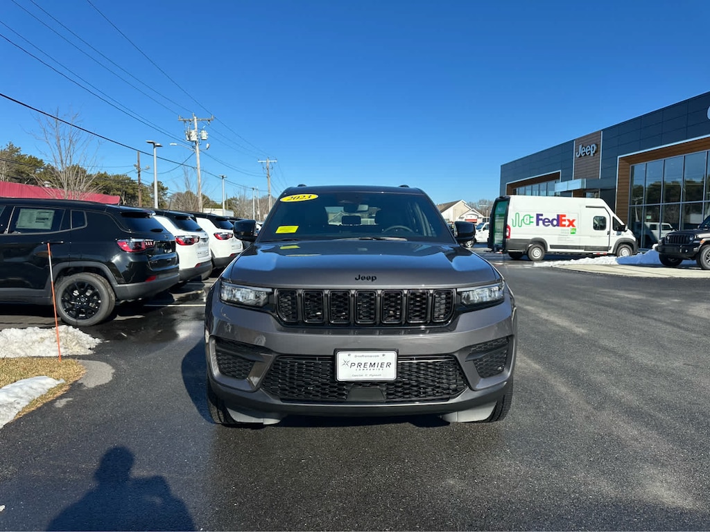 Used 2023 Jeep Grand Cherokee Altitude SUV