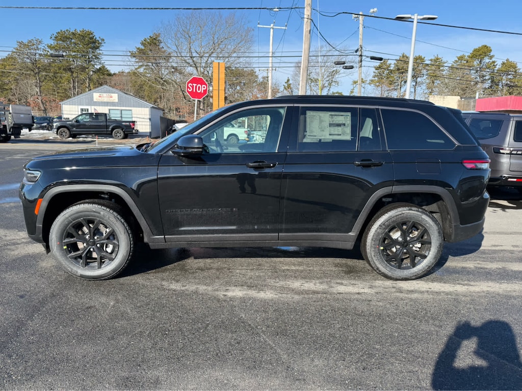 New 2026 Jeep Grand Cherokee LAREDO ALTITUDE 4X4 Sport Utility