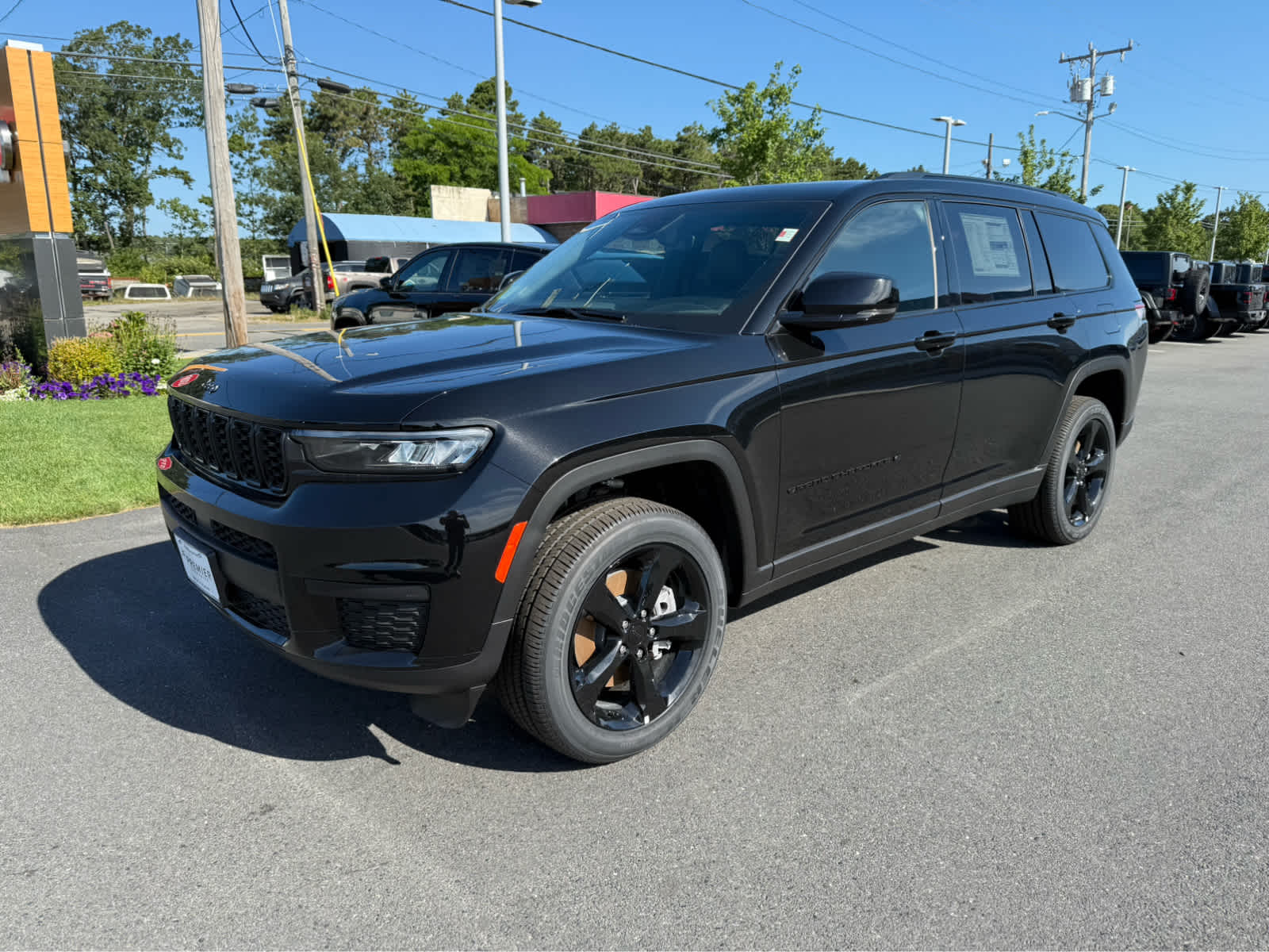 2025 Jeep Grand Cherokee Altitude photo 3