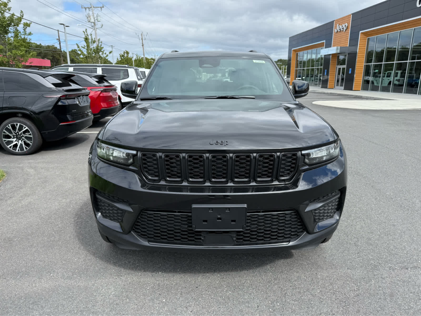 2025 Jeep Grand Cherokee Altitude photo 2