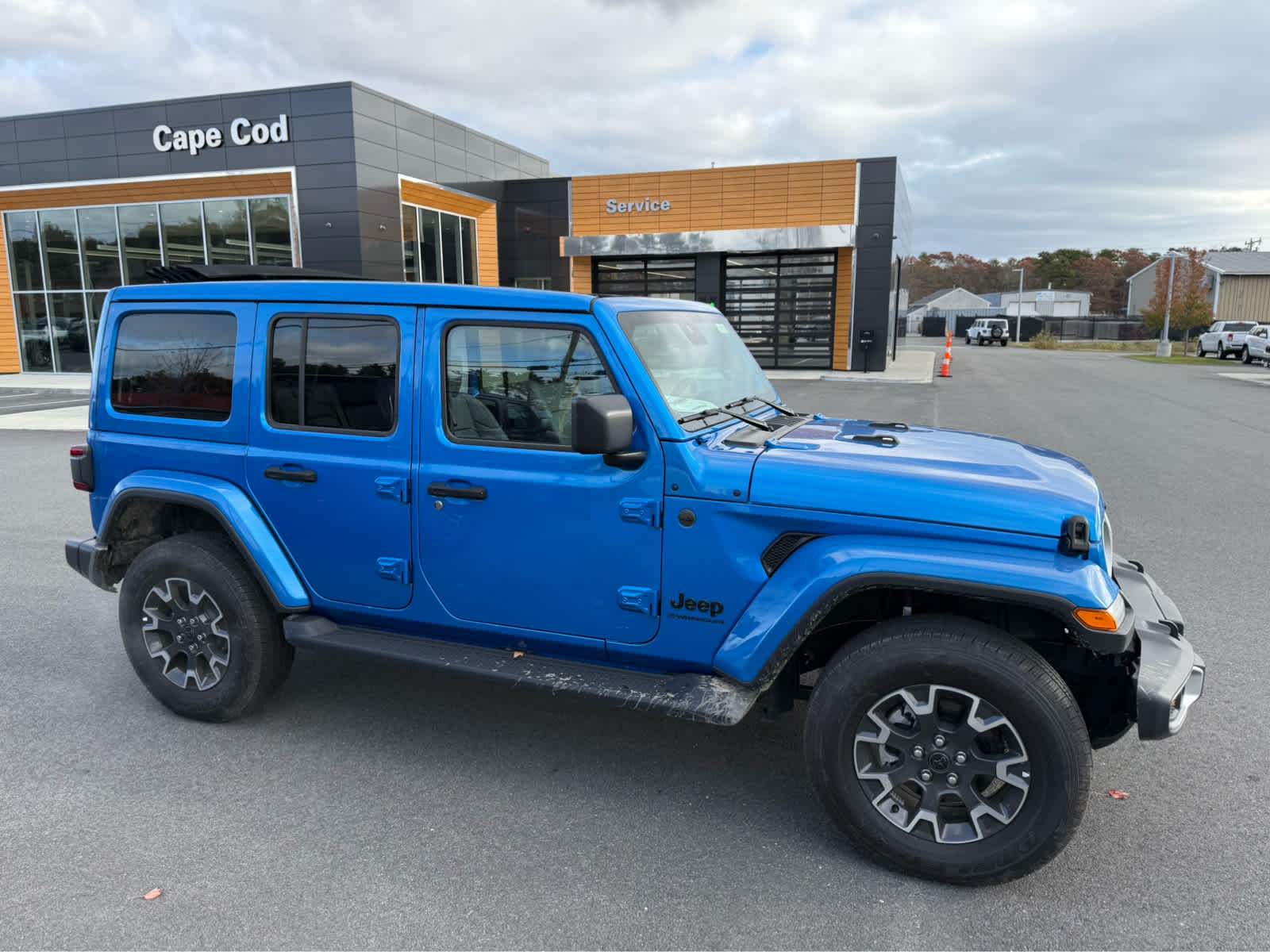 2025 Jeep Wrangler Sahara photo 2