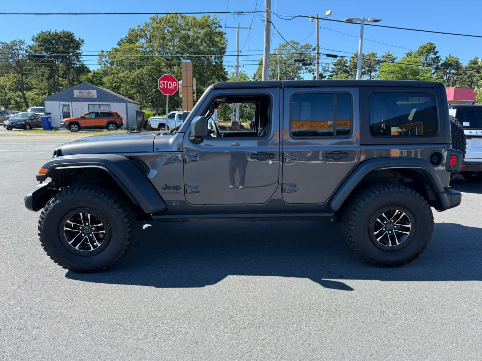 2024 Jeep Wrangler Willys photo 4