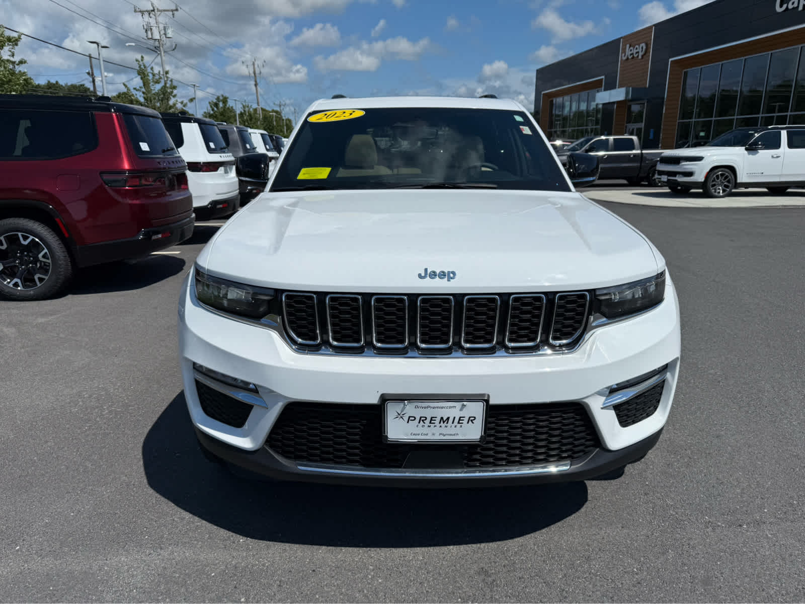 2023 Jeep Cherokee Base photo 2