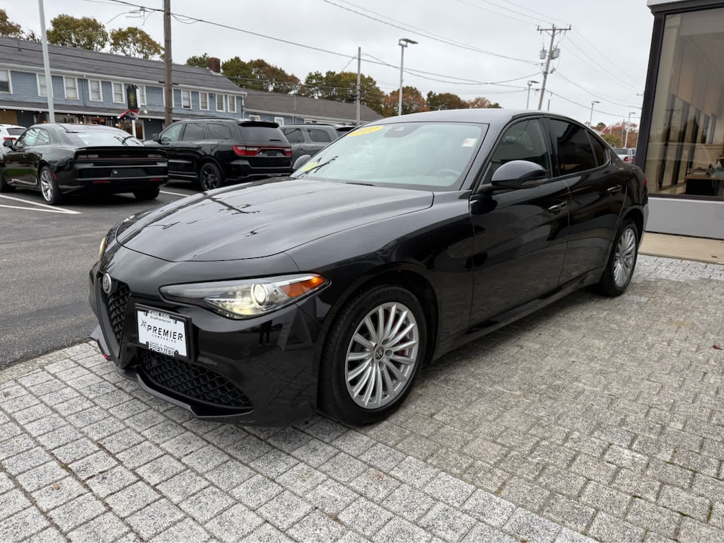 Used 2022 Alfa Romeo Giulia  Sedan