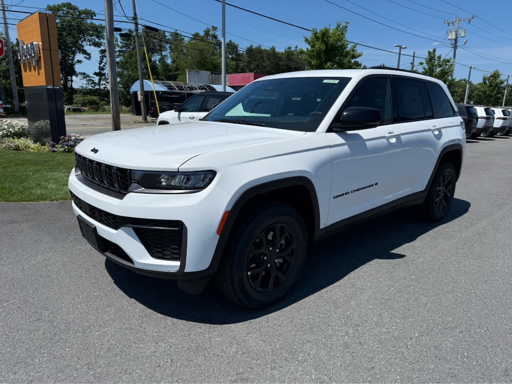 New 2026 Jeep Grand Cherokee LAREDO ALTITUDE 4X4 Sport Utility