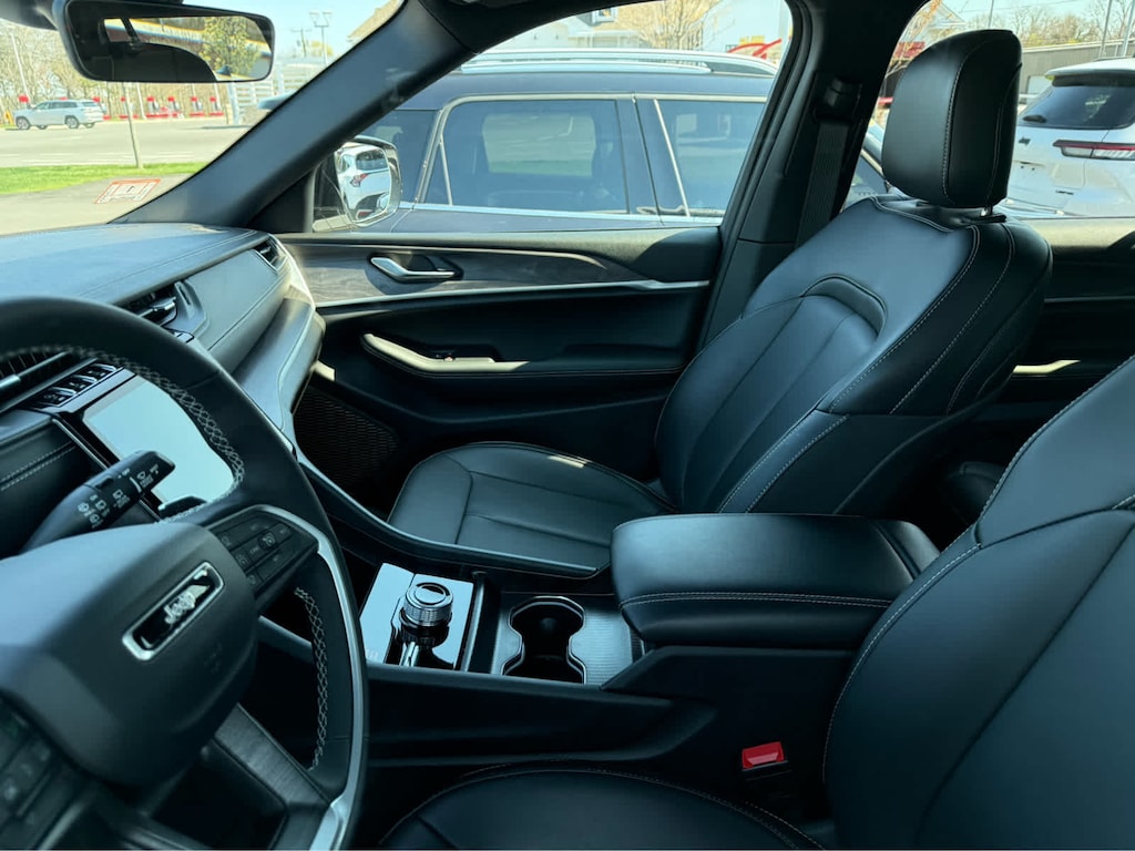 Used 2025 Jeep Grand Cherokee L Limited SUV