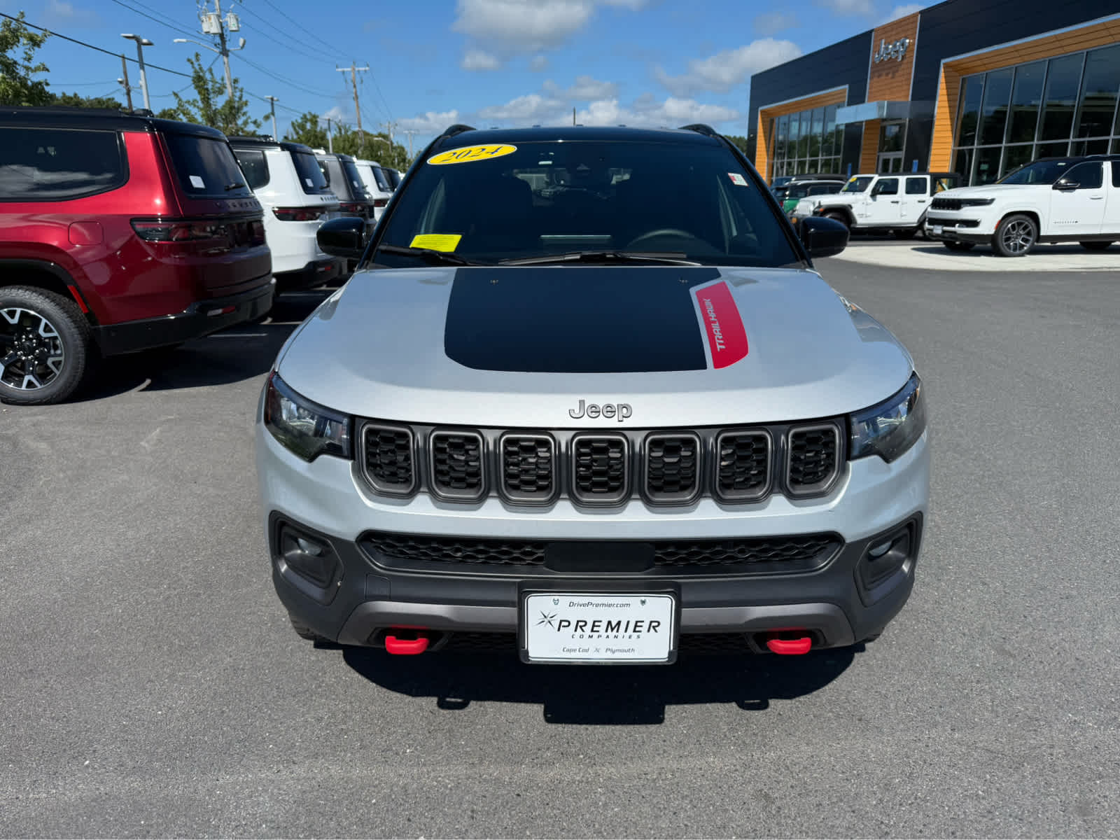 2024 Jeep Compass Trailhawk photo 2
