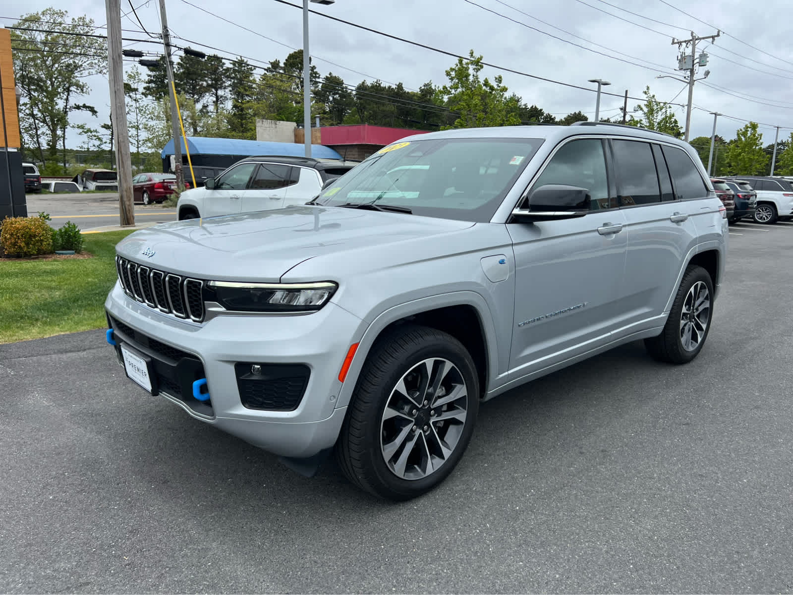 2023 Jeep Cherokee 4xe Overland photo 3