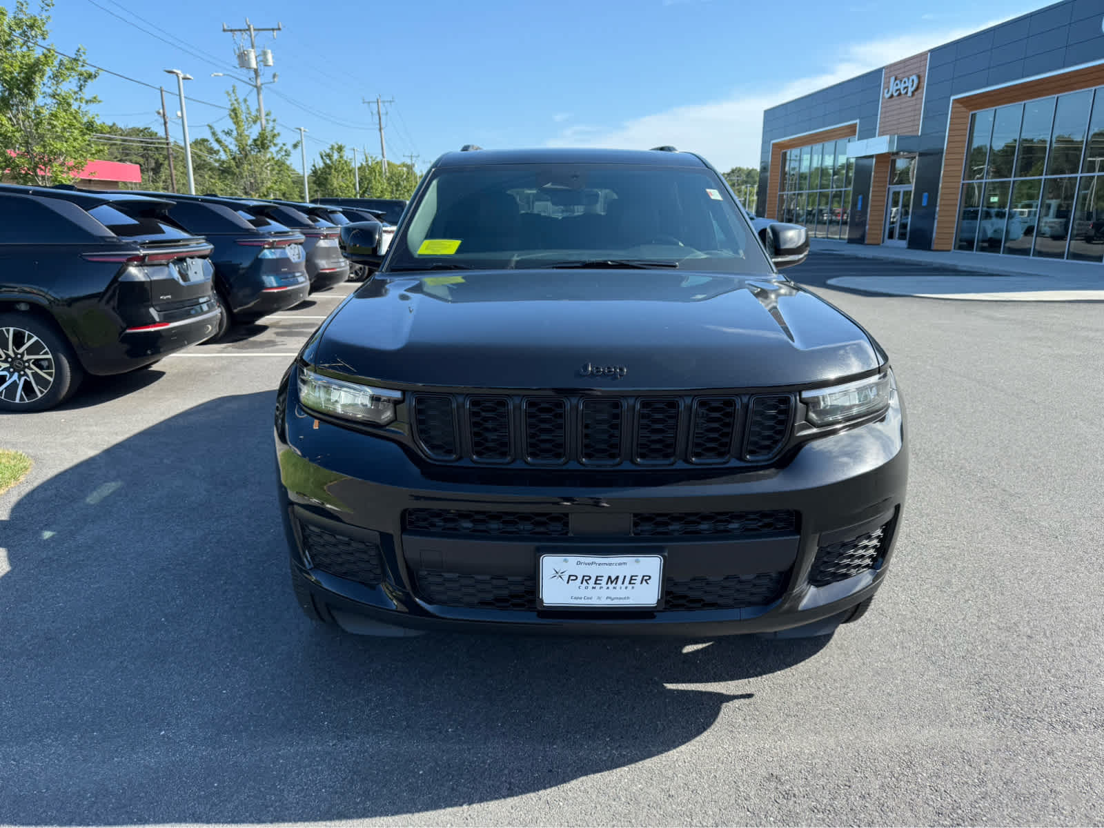 2025 Jeep Grand Cherokee Altitude photo 2