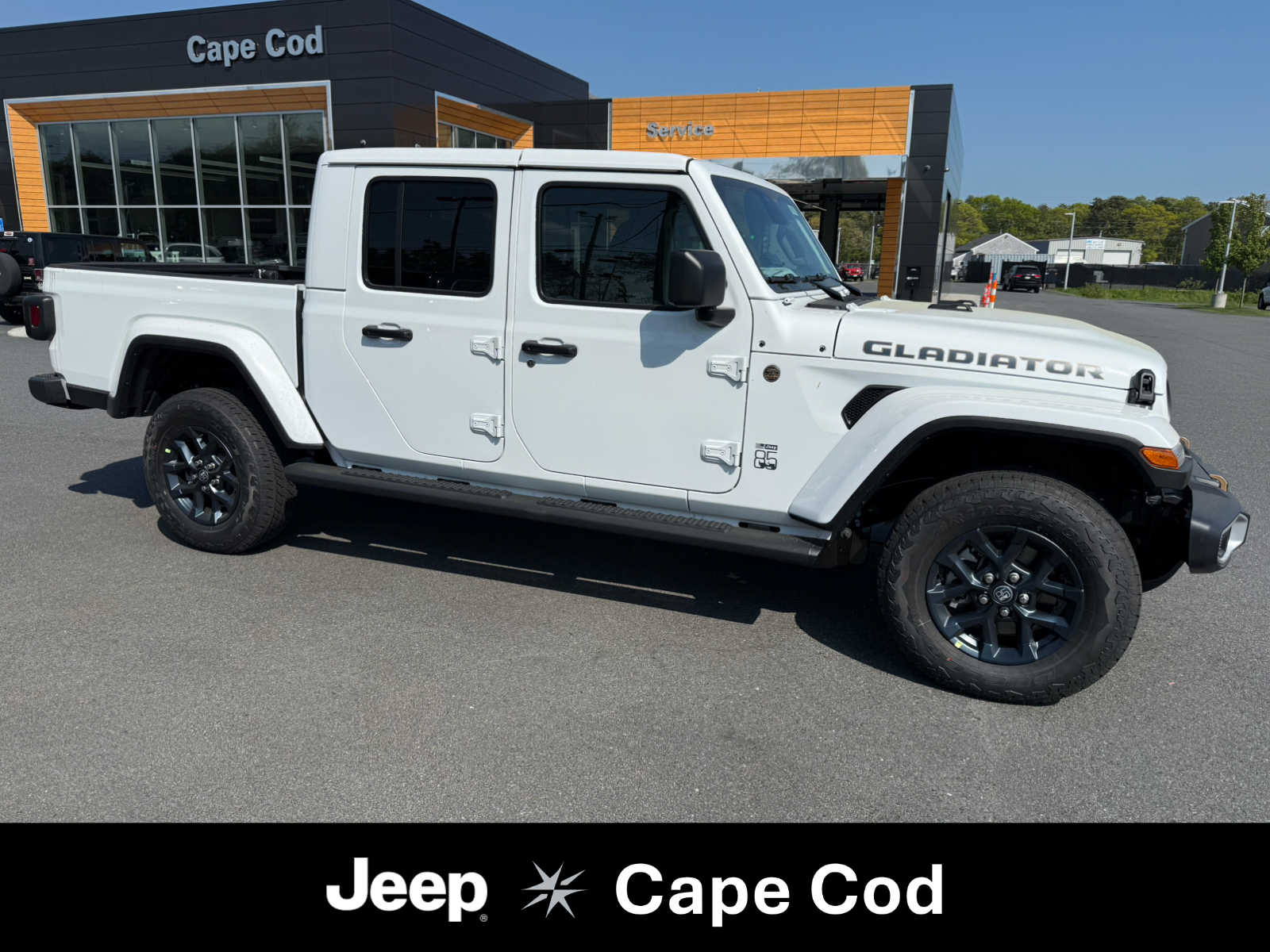 2026 Jeep Gladiator 85th Anniversary Edition Auto's photo