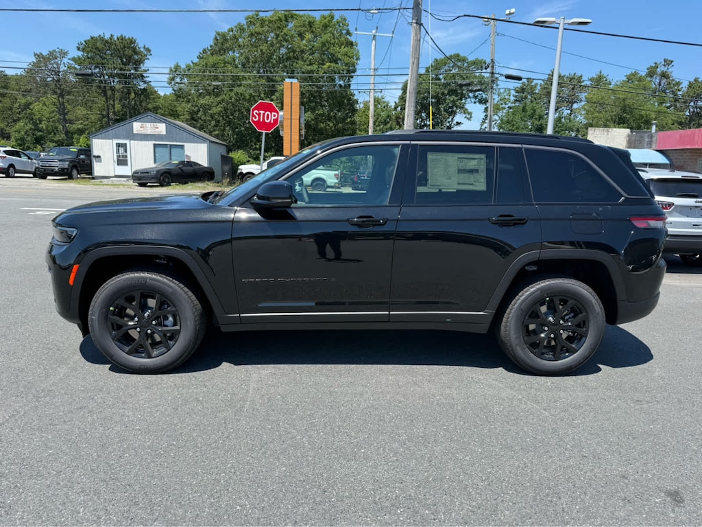 New 2026 Jeep Grand Cherokee LAREDO ALTITUDE 4X4 Sport Utility