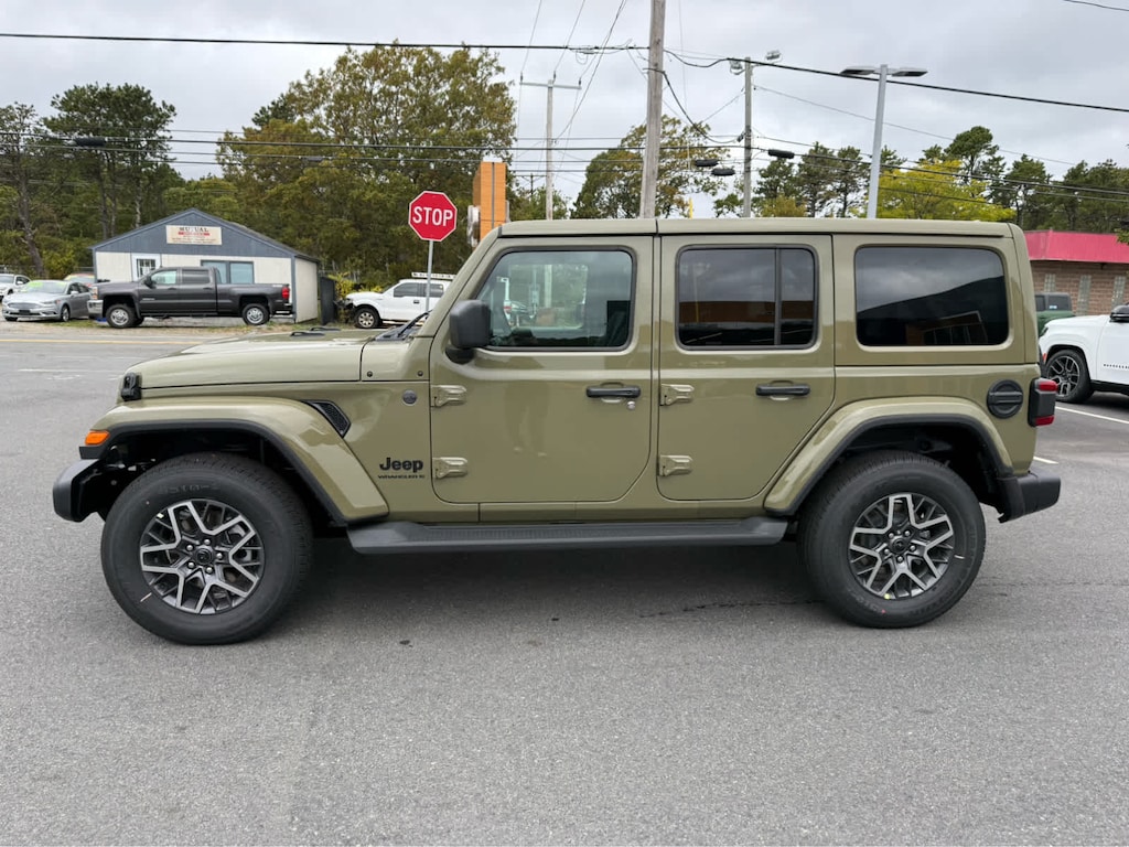 New 2026 Jeep Wrangler 4-DOOR SAHARA Sport Utility
