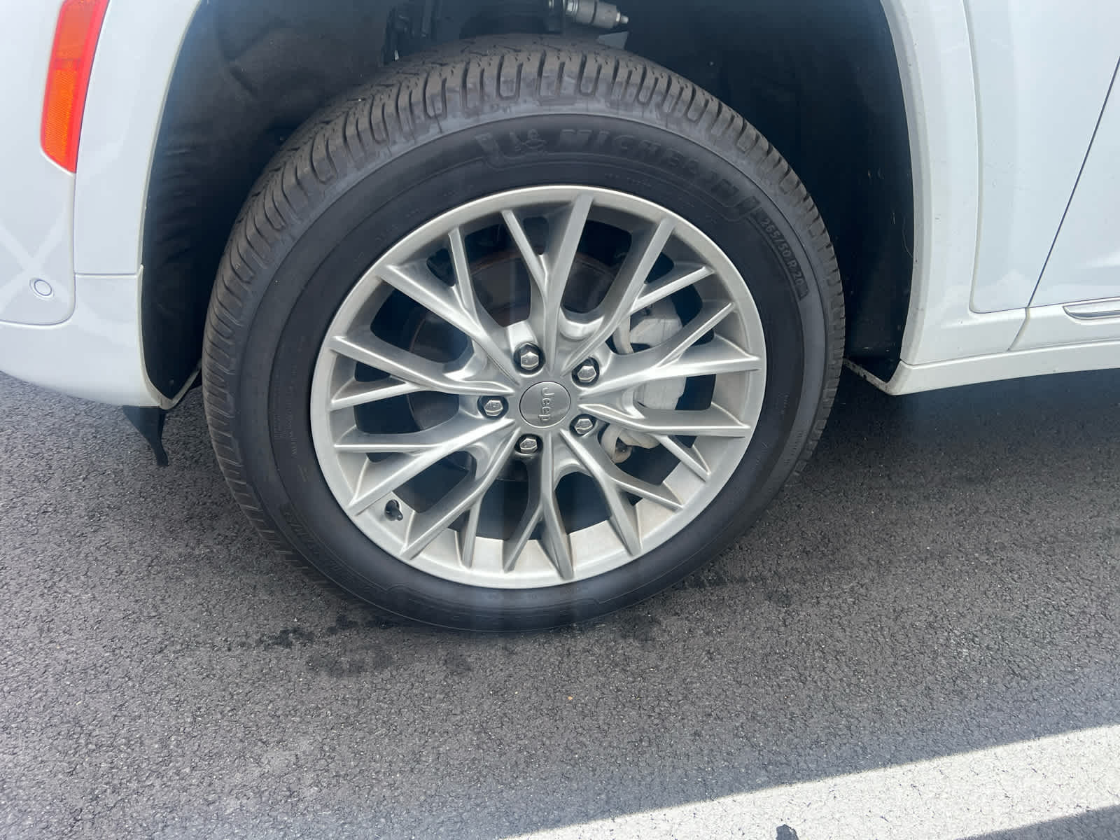 2022 Jeep Grand Cherokee Summit photo 3
