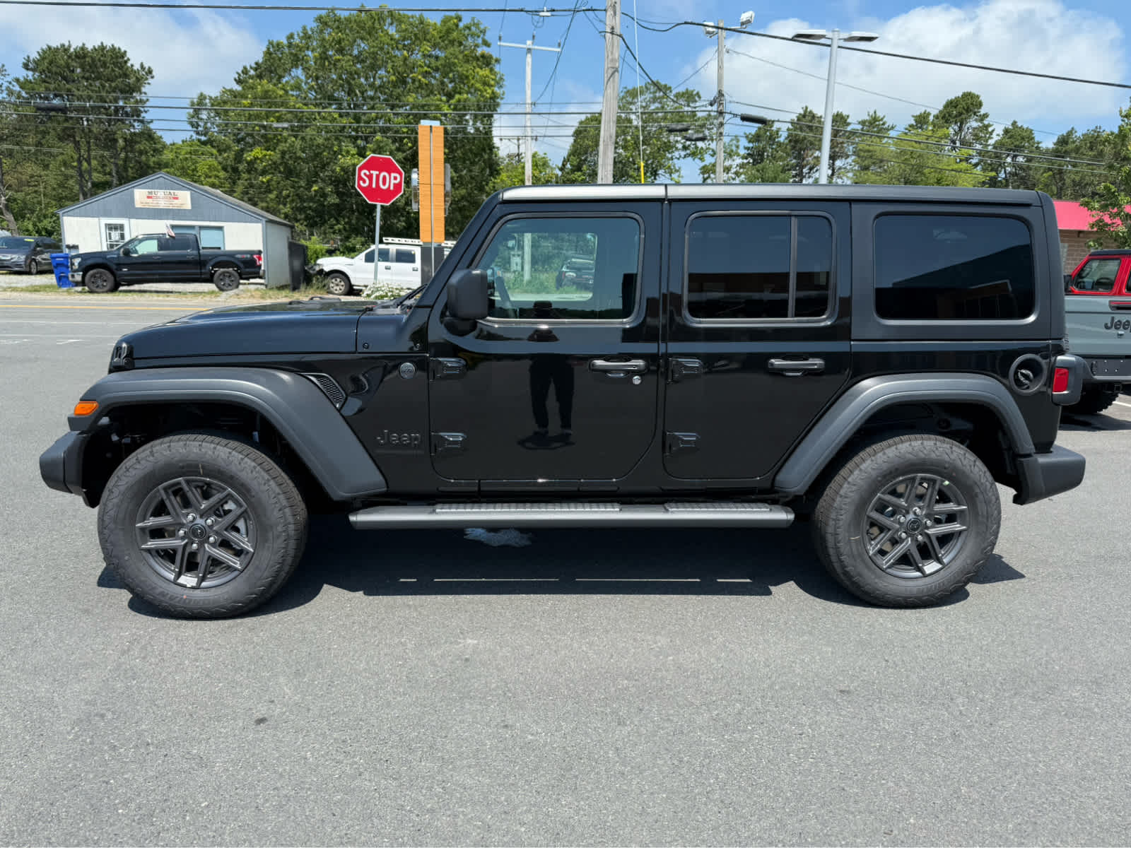 2025 Jeep Wrangler Sport S photo 4