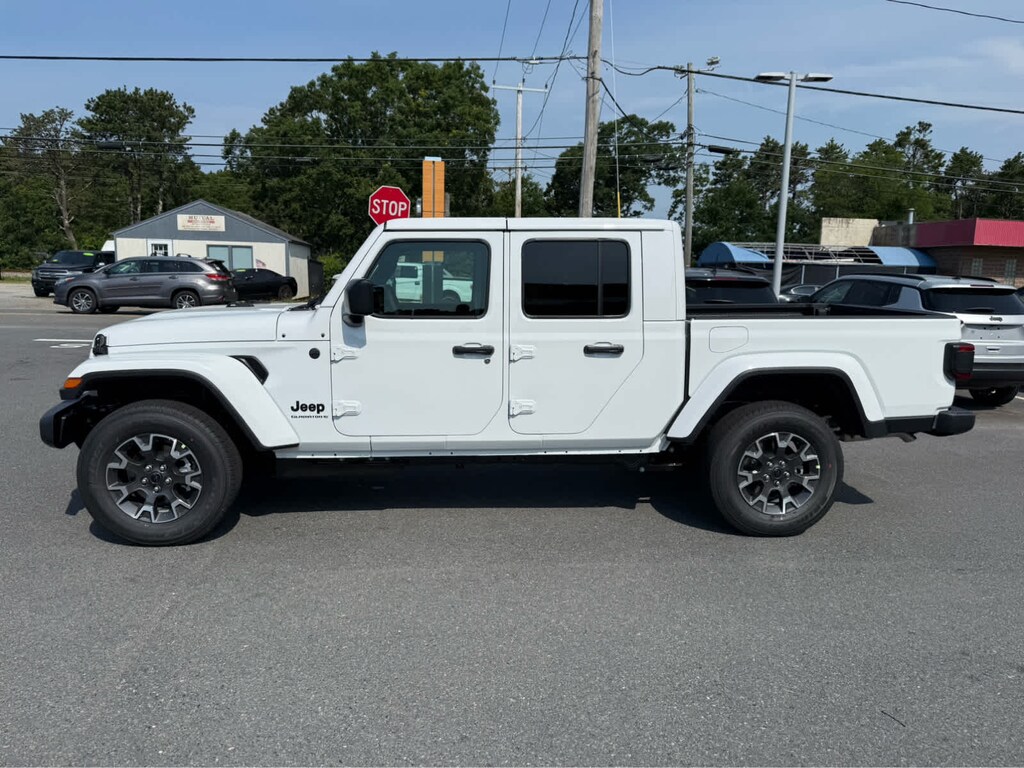 New 2026 Jeep Gladiator SAHARA 4X4 Pickup