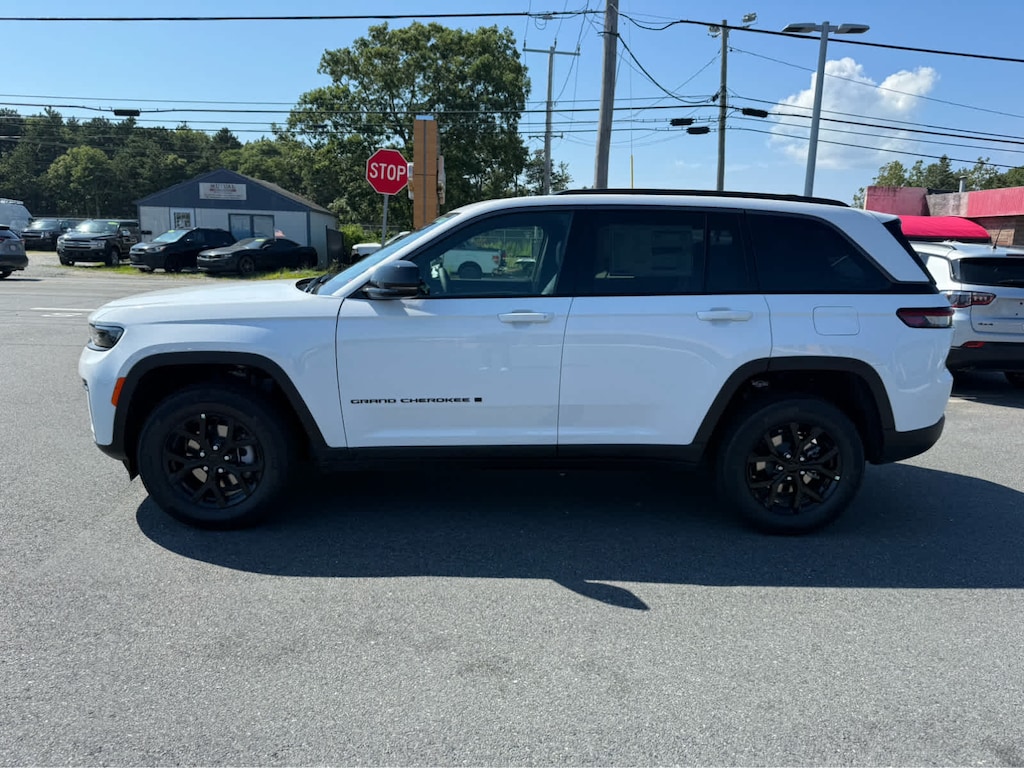 New 2026 Jeep Grand Cherokee LAREDO ALTITUDE 4X4 Sport Utility