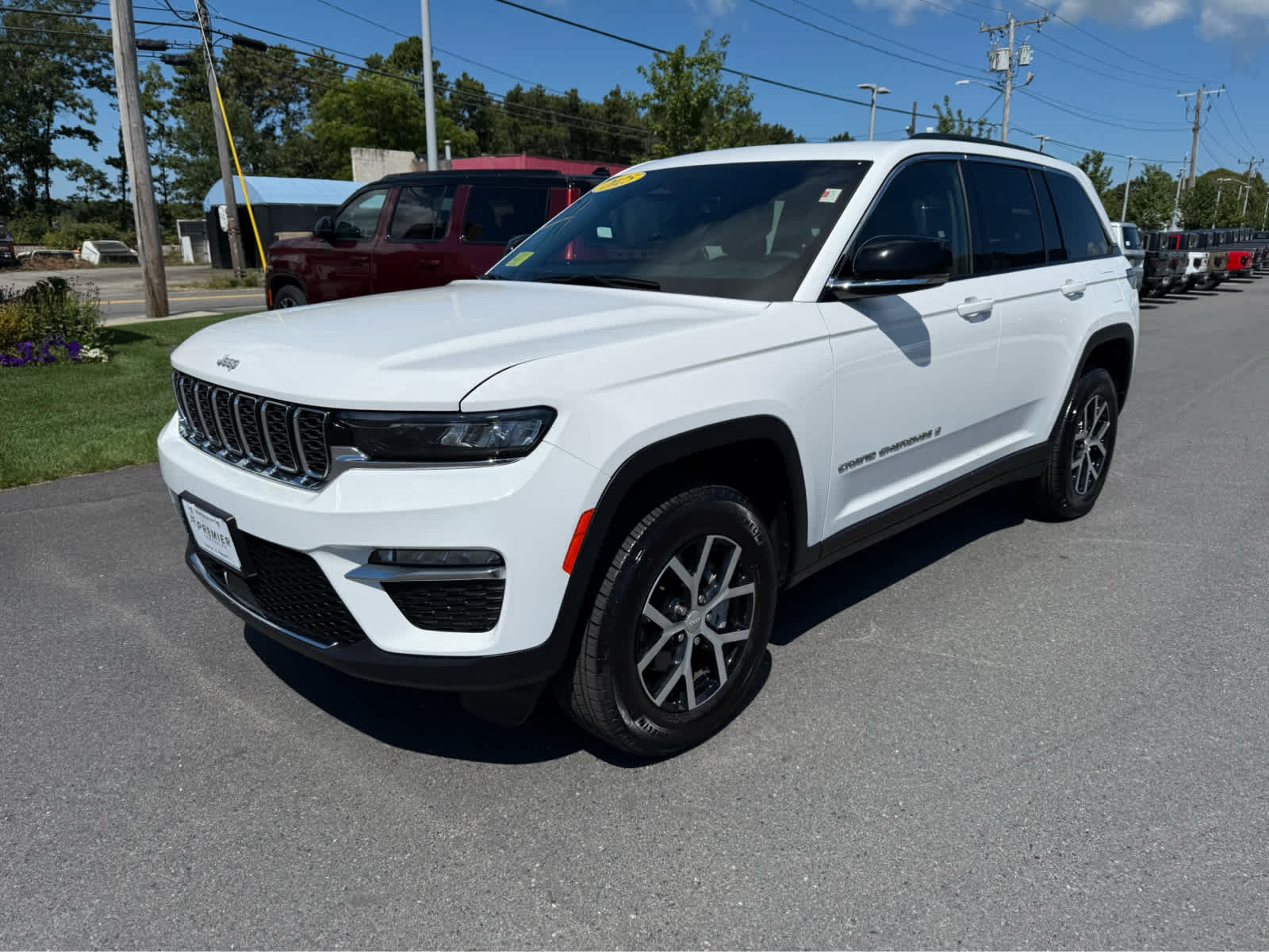 2025 Jeep Grand Cherokee Limited photo 3