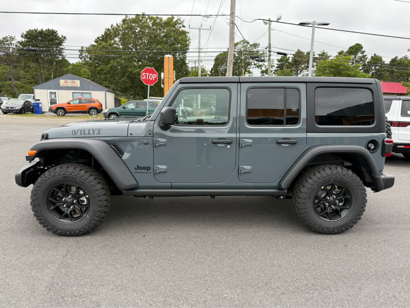 2025 Jeep Wrangler Willys photo 4