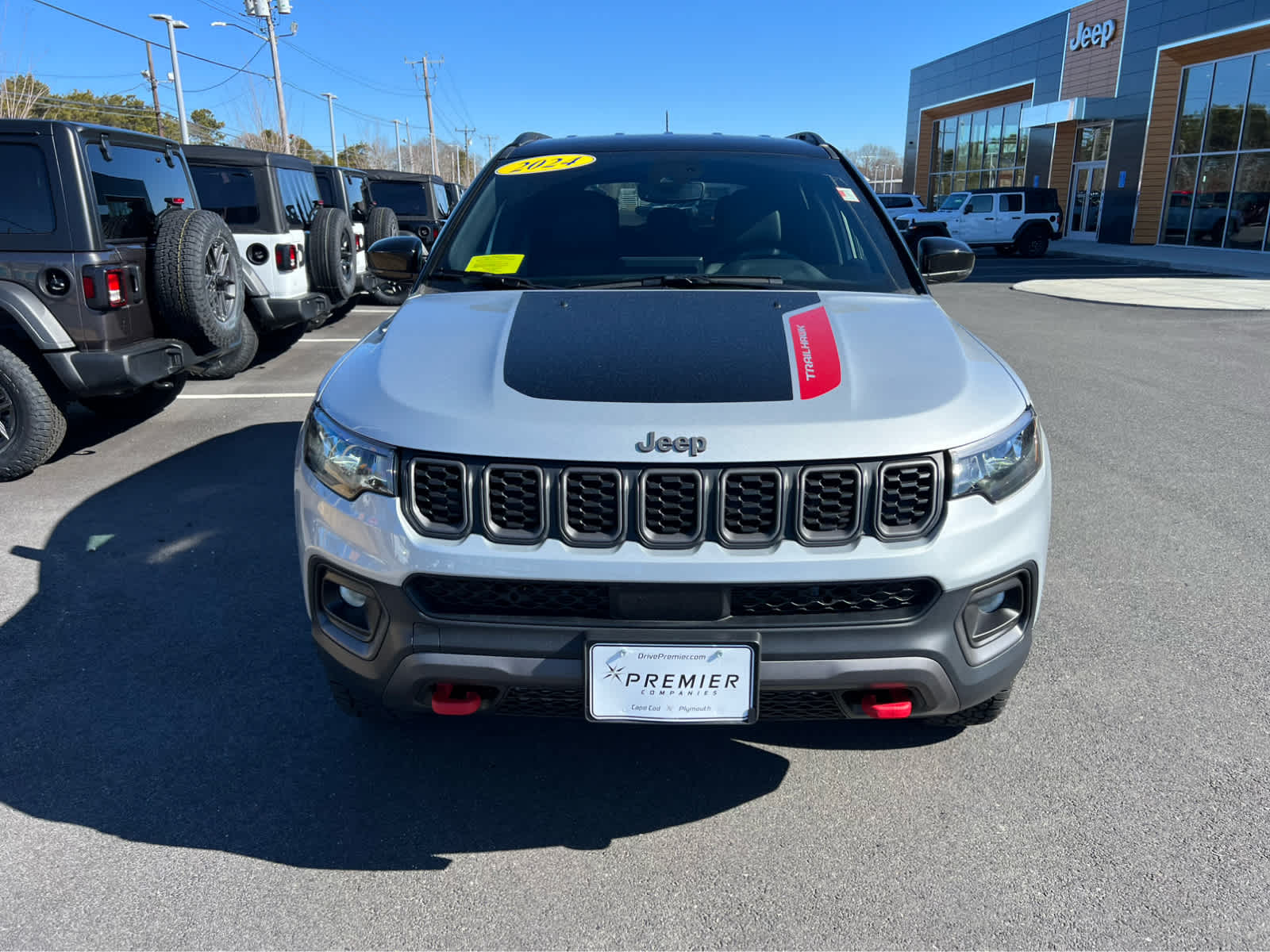 2024 Jeep Compass Trailhawk photo 2