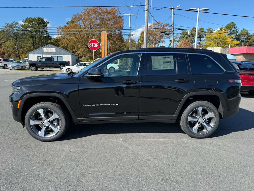 New 2025 Jeep Grand Cherokee LIMITED 4X4 Sport Utility