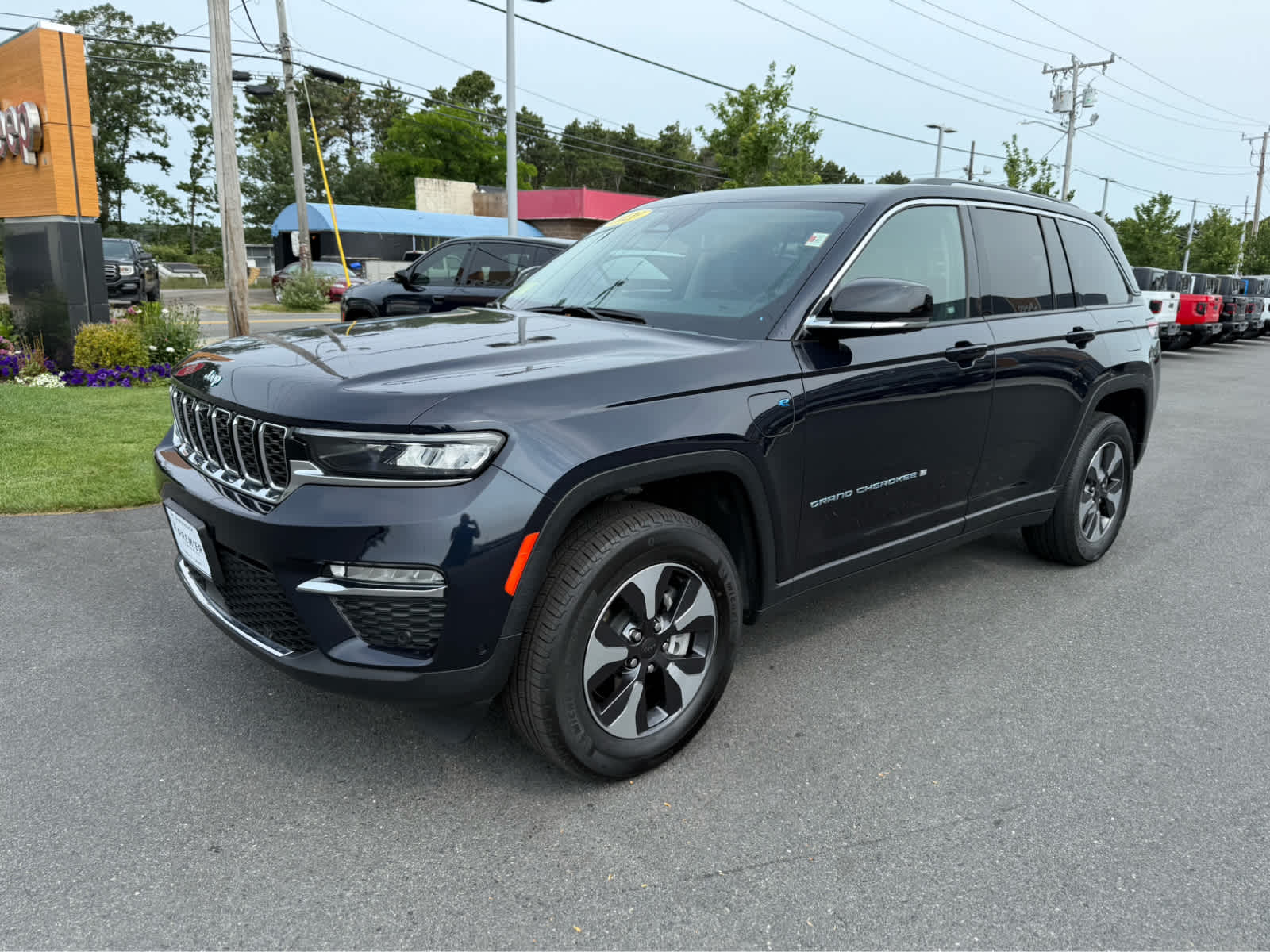 2023 Jeep Cherokee 4xe Base photo 3