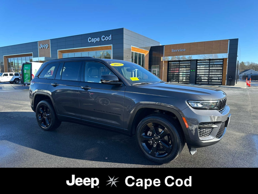 Used 2023 Jeep Grand Cherokee Altitude SUV