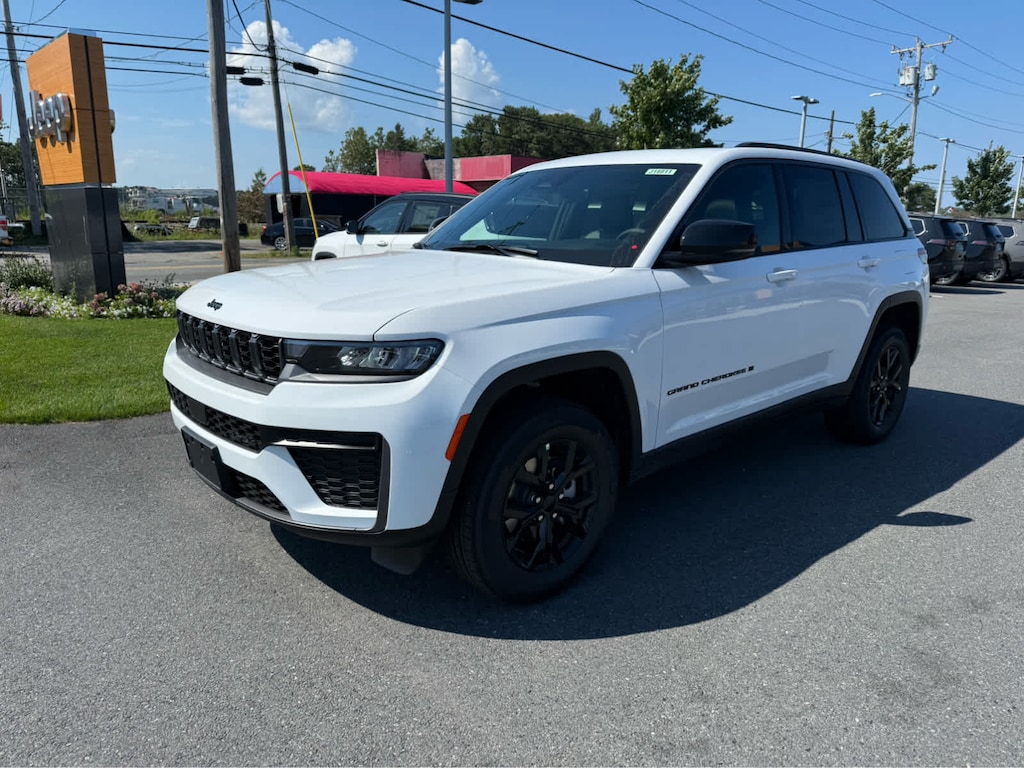 New 2026 Jeep Grand Cherokee LAREDO ALTITUDE 4X4 Sport Utility