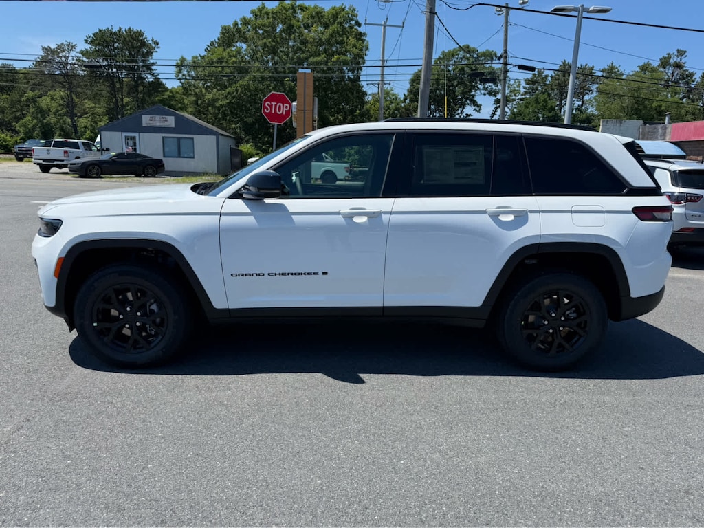 New 2026 Jeep Grand Cherokee LAREDO ALTITUDE 4X4 Sport Utility