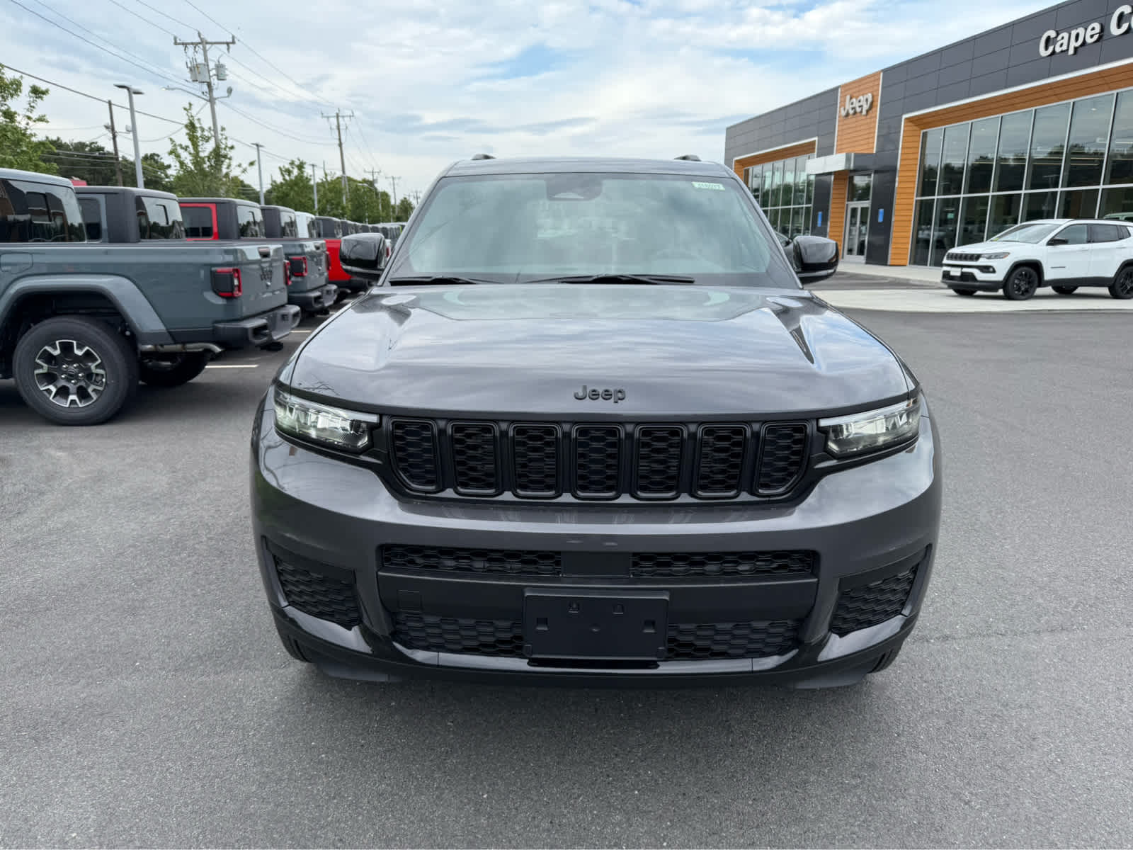 2025 Jeep Grand Cherokee Altitude photo 2