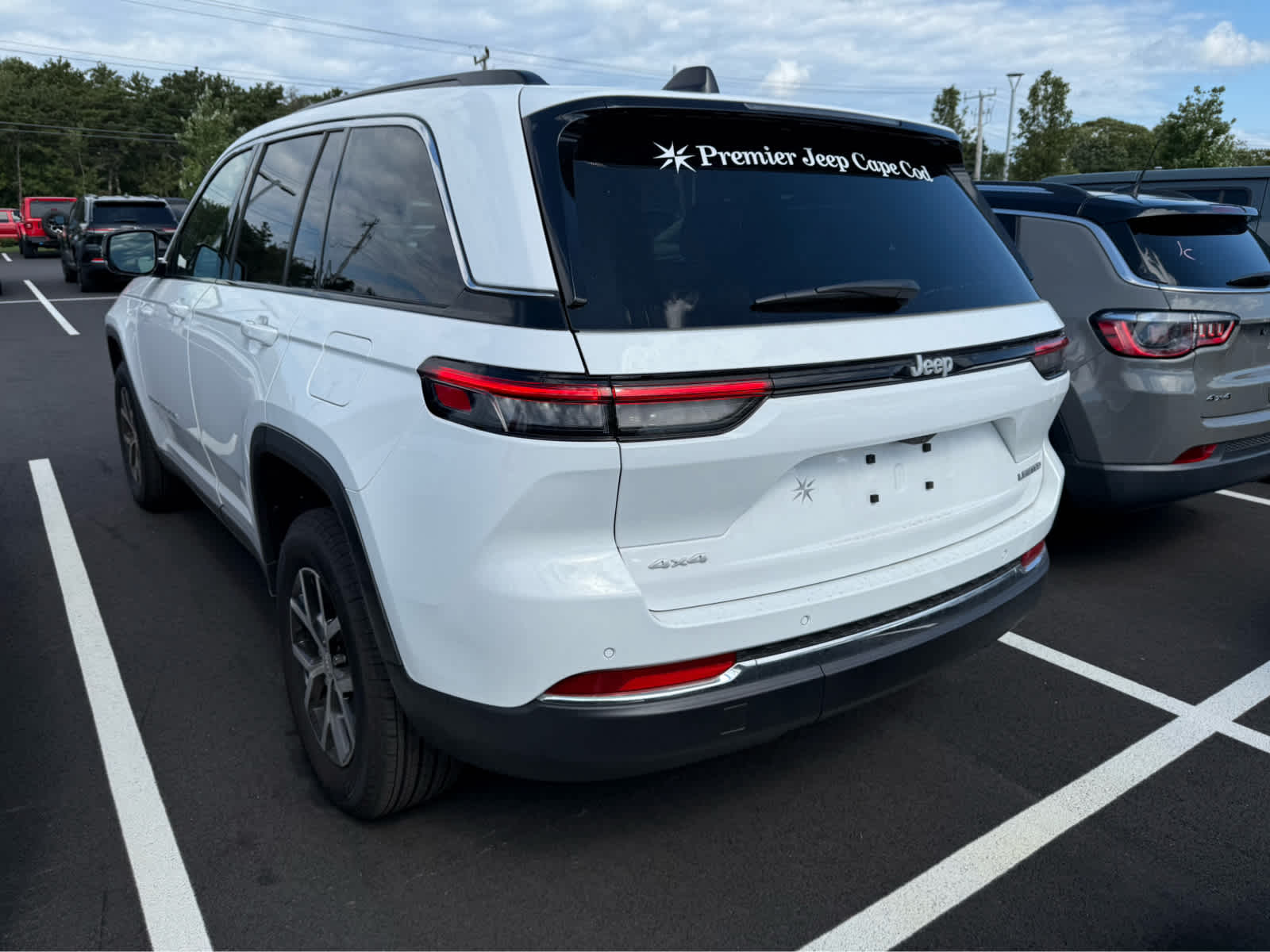 2025 Jeep Grand Cherokee Limited photo 2