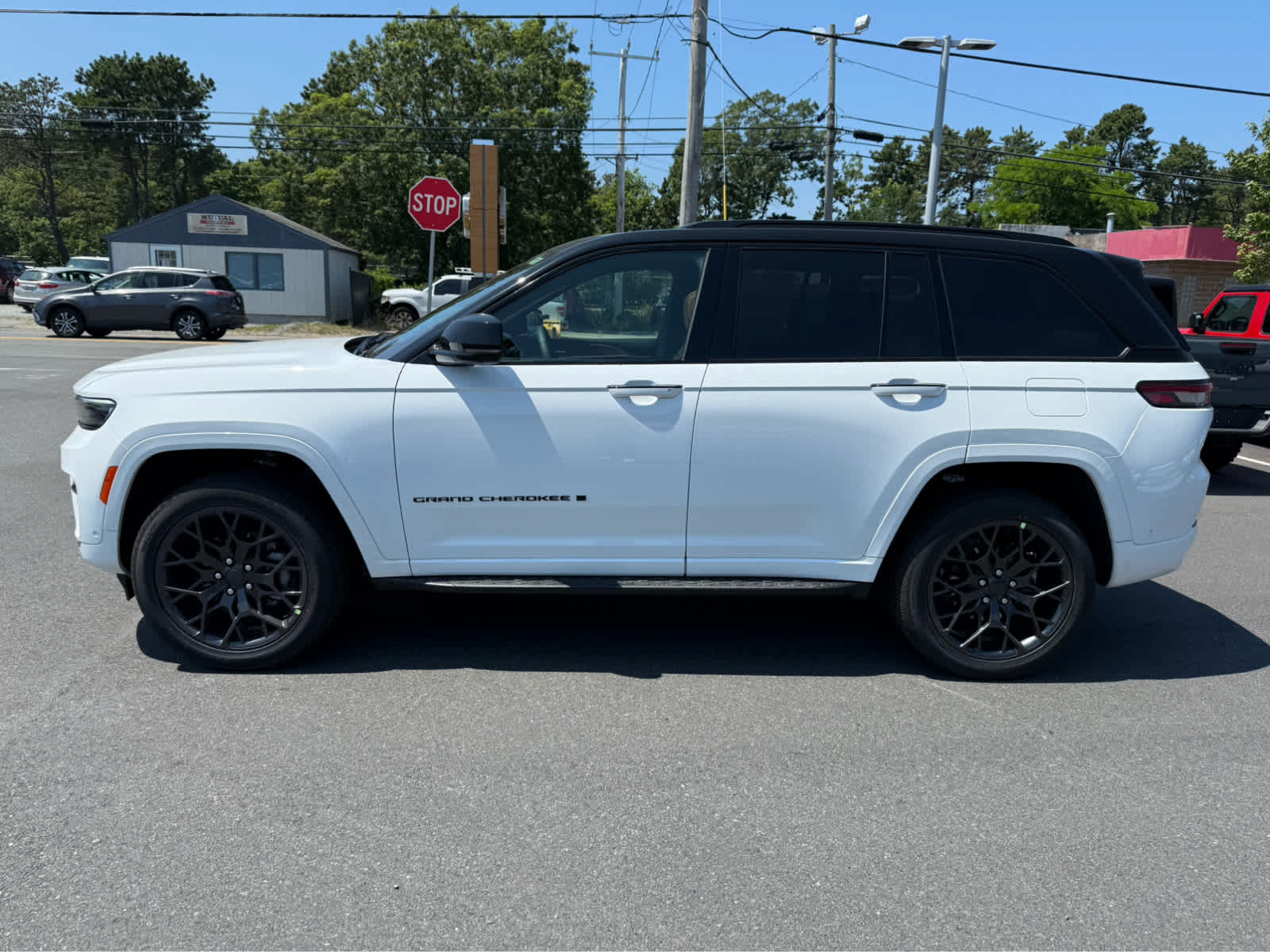 2025 Jeep Grand Cherokee Summit photo 4