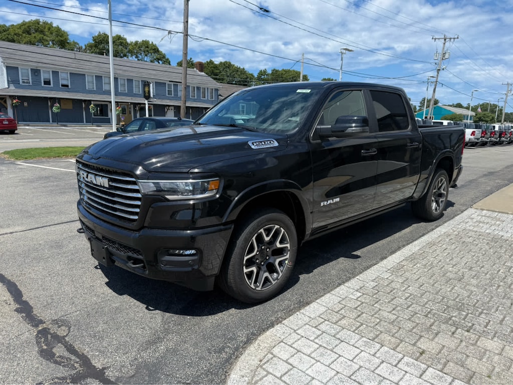 New 2026 Ram 1500 LARAMIE CREW CAB 4X4 5'7 BOX Pickup