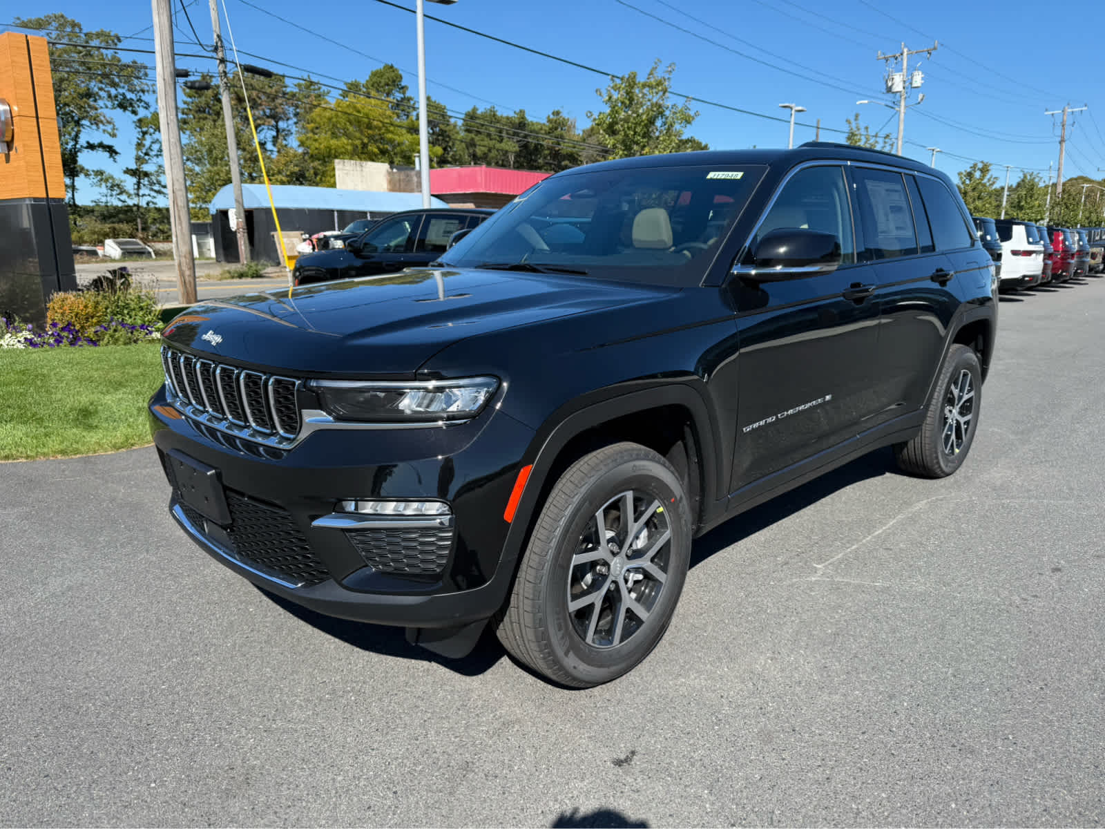 2025 Jeep Grand Cherokee Limited photo 2