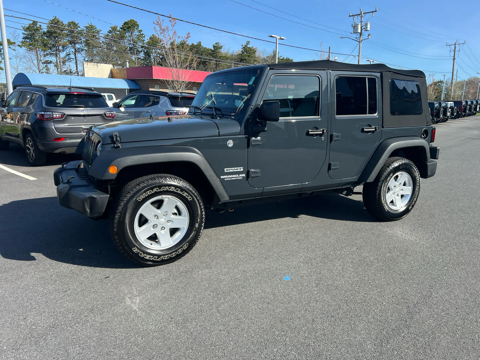 2017 Jeep Wrangler Unlimited Sport photo 4
