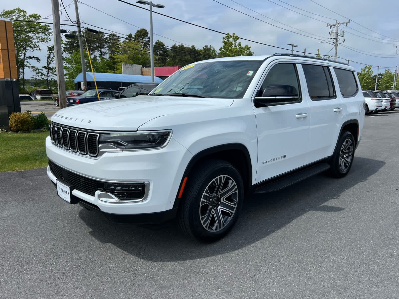 2025 Jeep Wagoneer photo 3