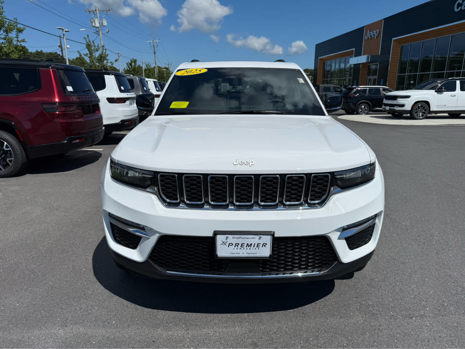 2025 Jeep Grand Cherokee Limited photo 2