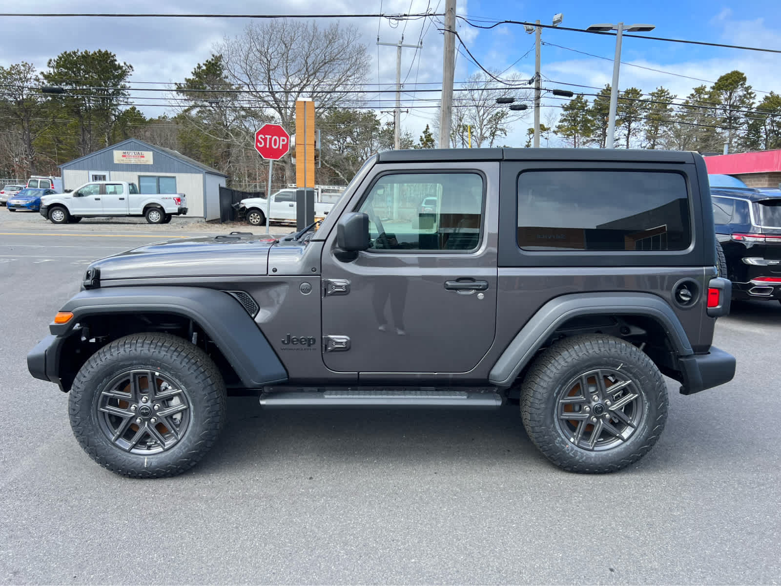 2025 Jeep Wrangler Sport photo 4