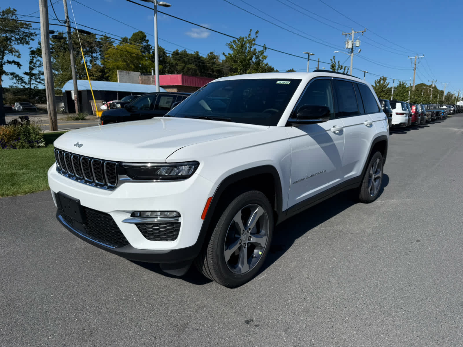 2025 Jeep Grand Cherokee Limited photo 3